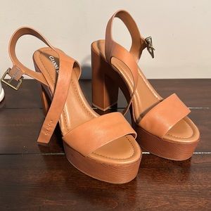 Gianni Bini women’s platform size 8 Leather upper
Approx. 4.72" heel height
